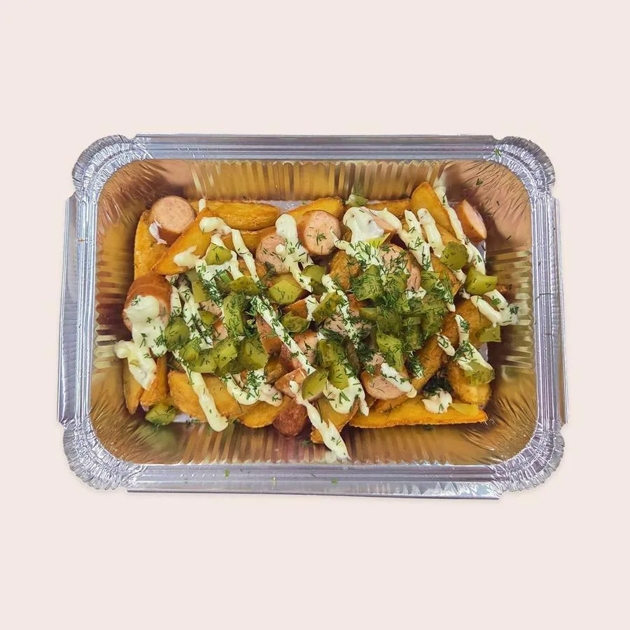 Картофель с куриной колбаской и грибным соусом