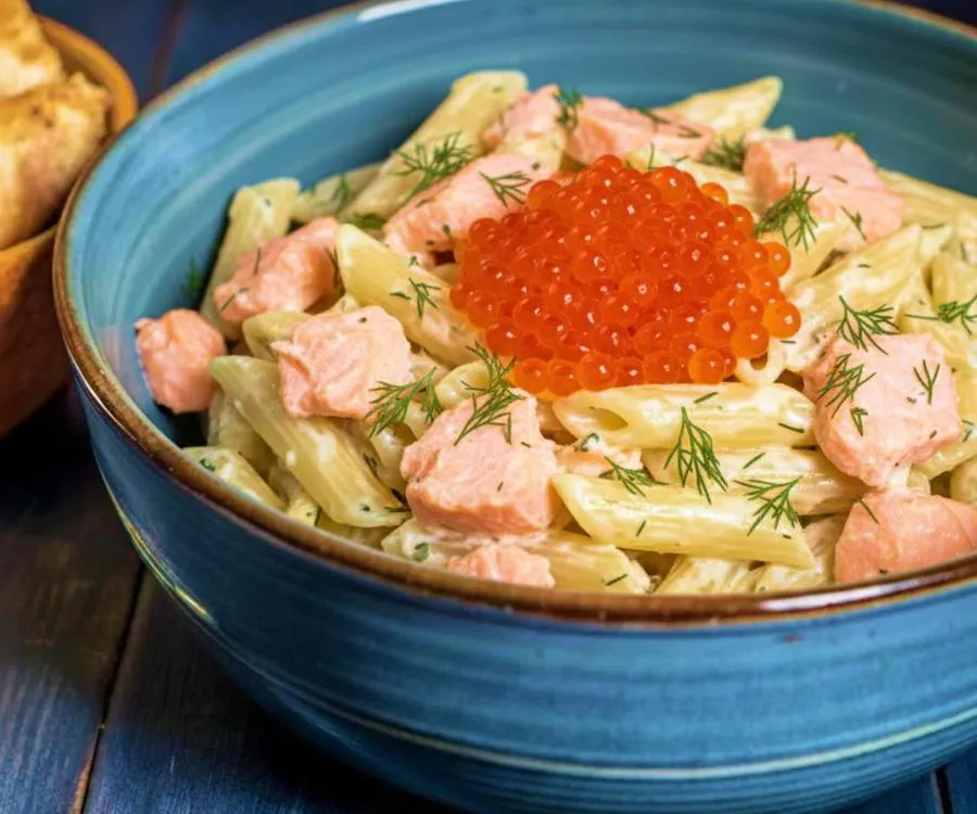 Пенне с лососем