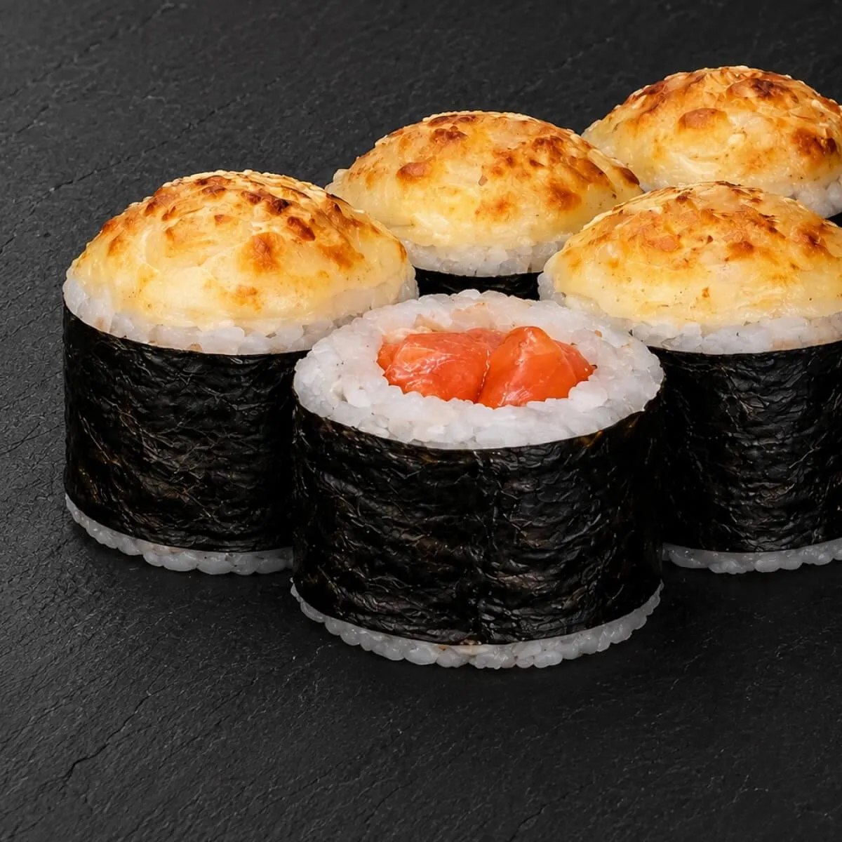 Запечённый маки с лососем